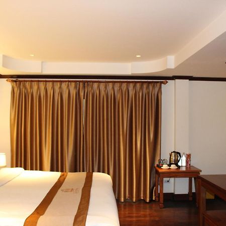 Lux Hotel Λουάνγκ Πραμπάνγκ Εξωτερικό φωτογραφία
