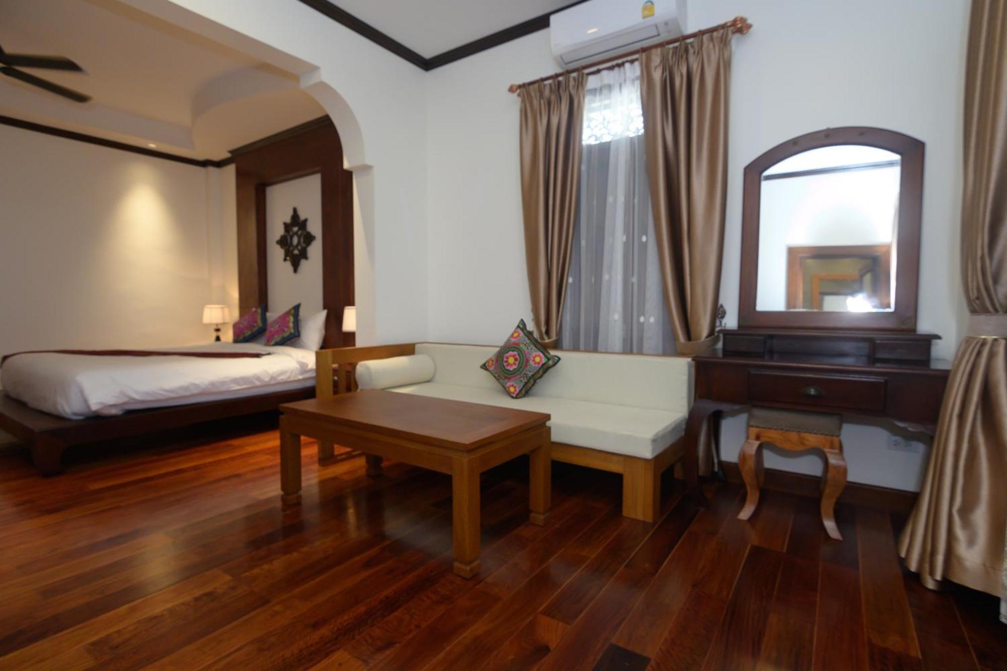 Lux Hotel Λουάνγκ Πραμπάνγκ Εξωτερικό φωτογραφία