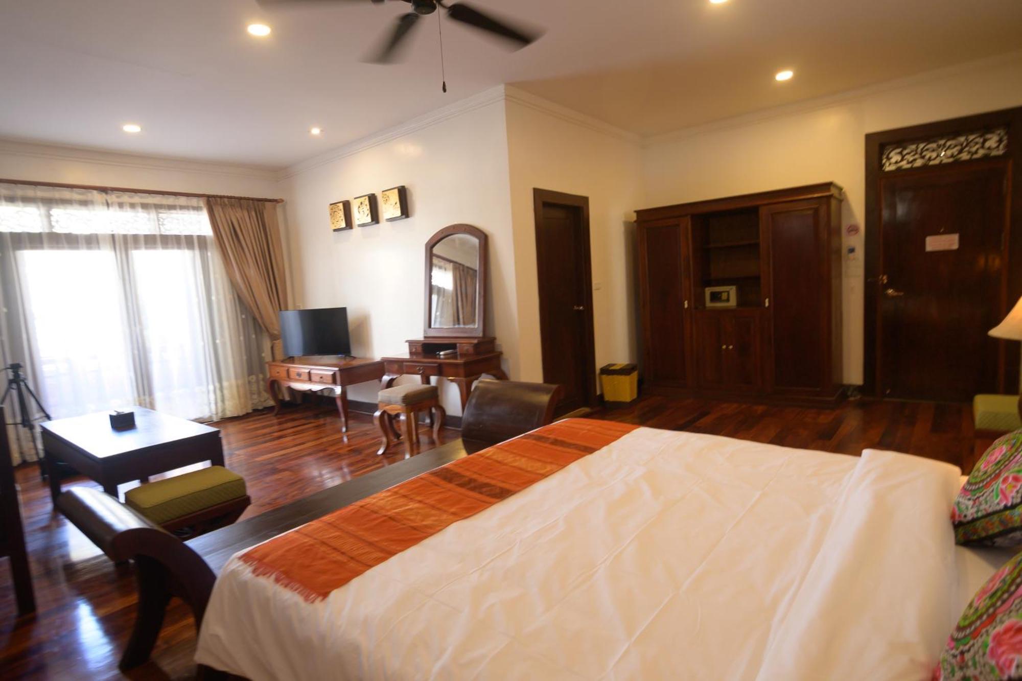 Lux Hotel Λουάνγκ Πραμπάνγκ Εξωτερικό φωτογραφία