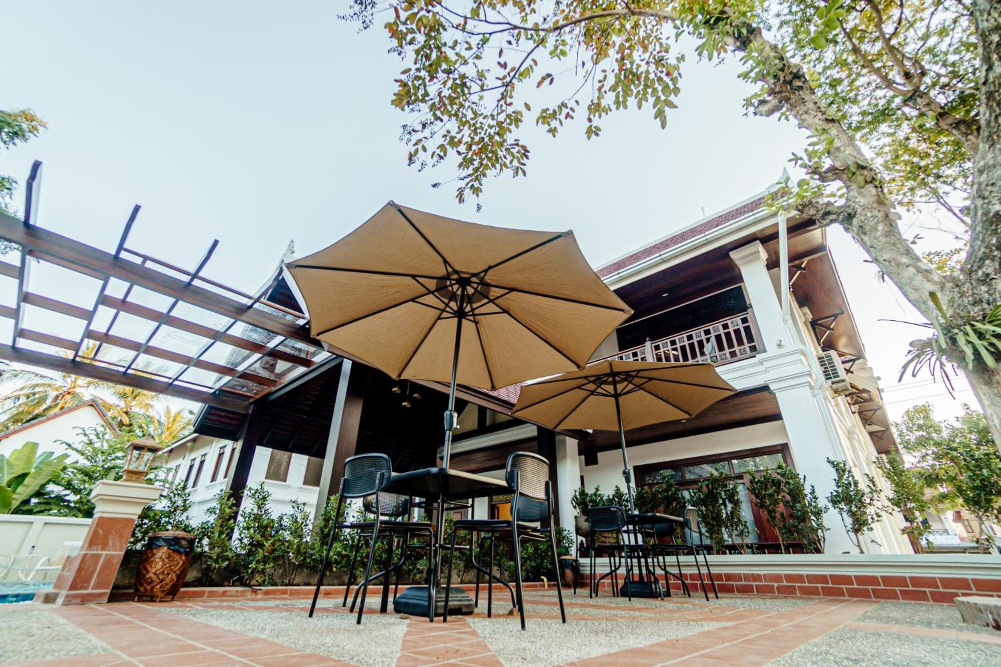 Lux Hotel Λουάνγκ Πραμπάνγκ Εξωτερικό φωτογραφία