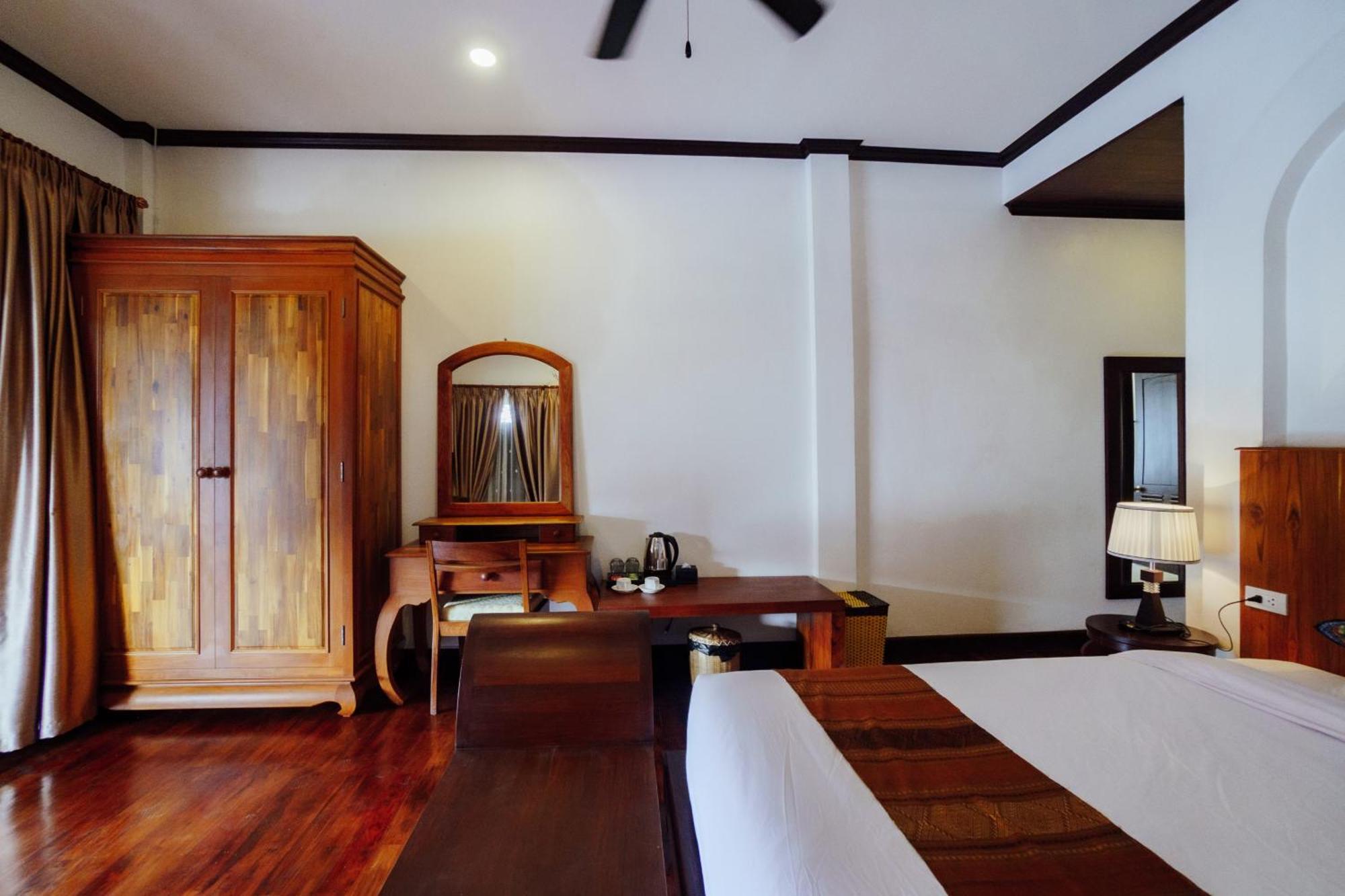 Lux Hotel Λουάνγκ Πραμπάνγκ Εξωτερικό φωτογραφία