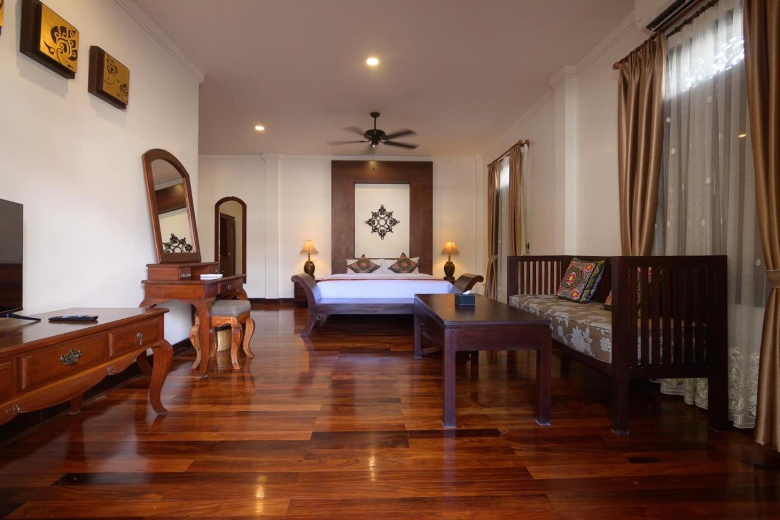 Lux Hotel Λουάνγκ Πραμπάνγκ Εξωτερικό φωτογραφία