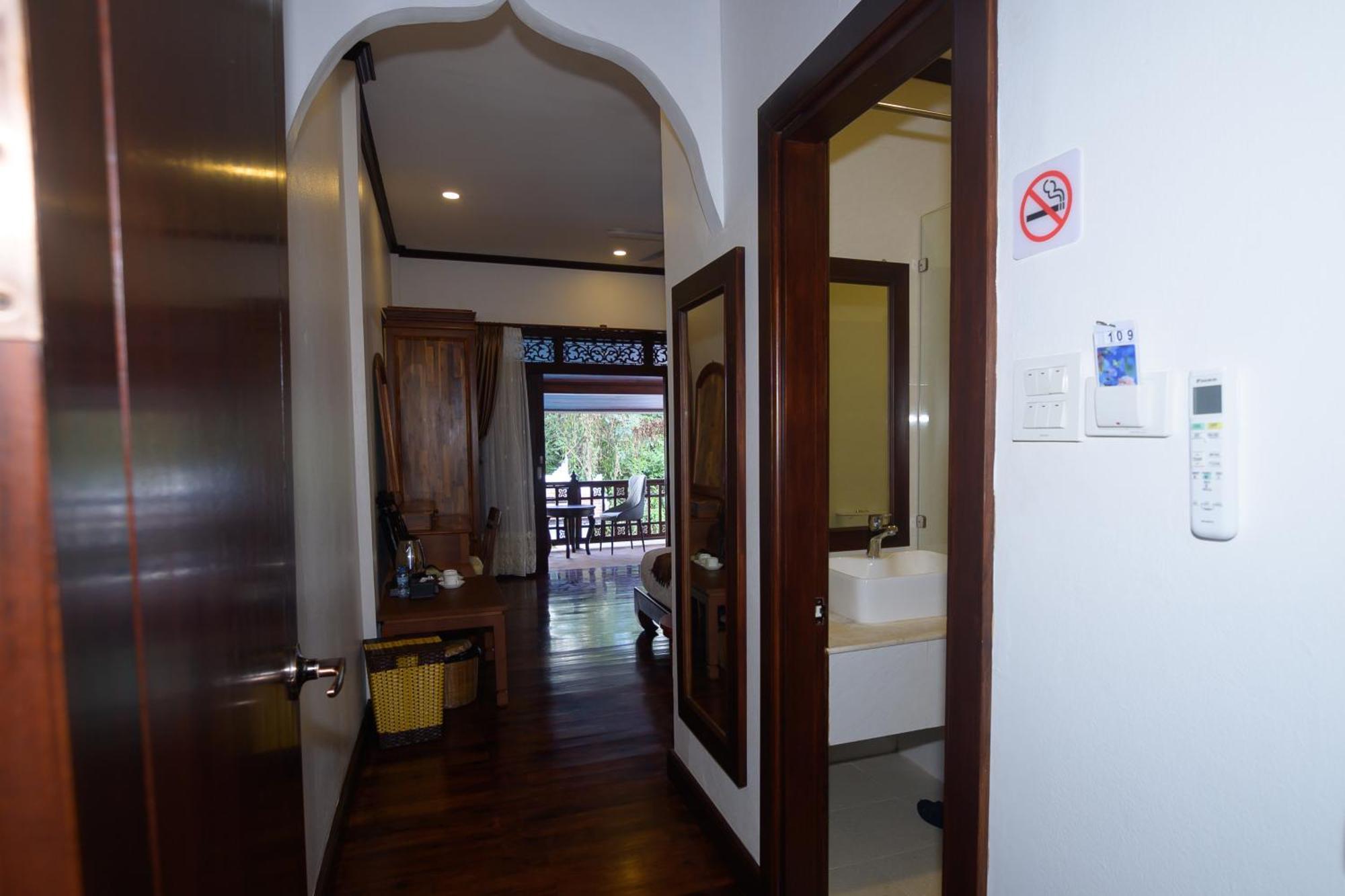 Lux Hotel Λουάνγκ Πραμπάνγκ Εξωτερικό φωτογραφία